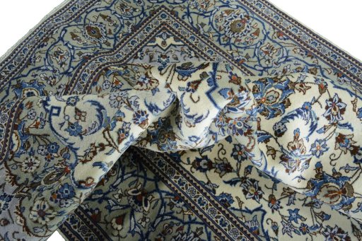 Surface texture of 2000s Kashan rug with natural Wool and intricate pattern