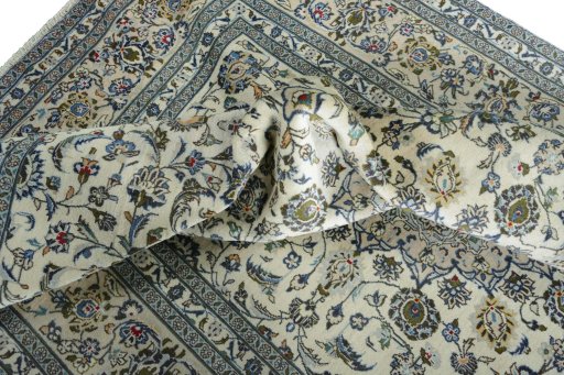 Surface texture of 2000s Kashan rug with natural Wool and intricate pattern