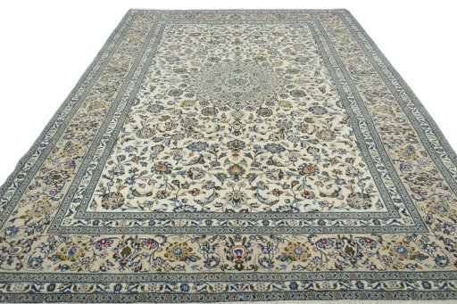 Surface texture of 2000s Kashan rug with natural Wool and intricate pattern