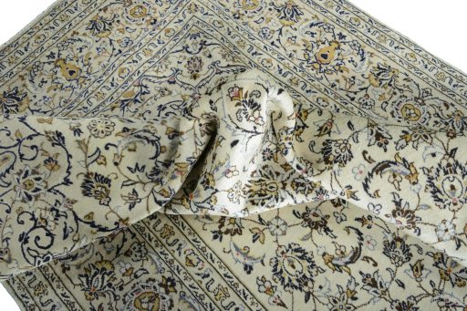 Surface texture of 2000s Kashan rug with natural Wool and intricate pattern