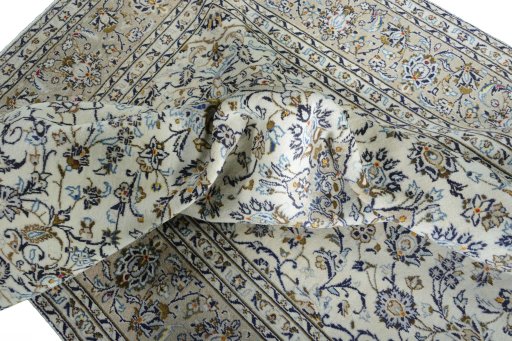 Surface texture of 2000s Kashan rug with natural Wool and intricate pattern