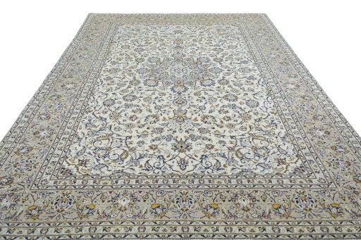 Surface texture of 2000s Kashan rug with natural Wool and intricate pattern