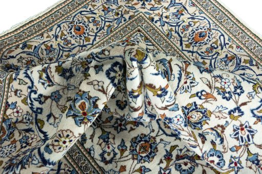 Surface texture of 2000s Kashan rug with natural Wool and intricate pattern