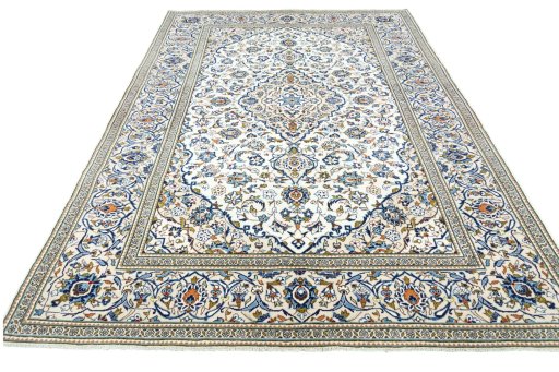 Surface texture of 2000s Kashan rug with natural Wool and intricate pattern