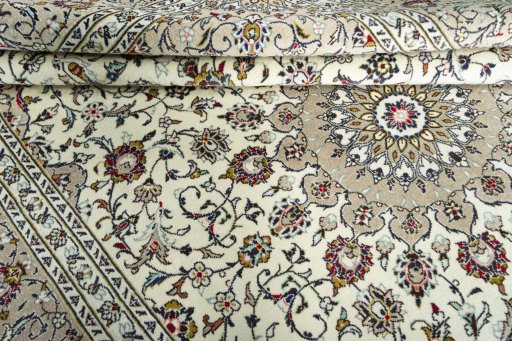 Close-up detail of New Kashan rug from Iran / Persia showing Wool weave