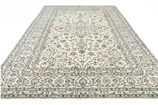 Surface texture of 2000s Kashan rug with natural Wool and intricate pattern