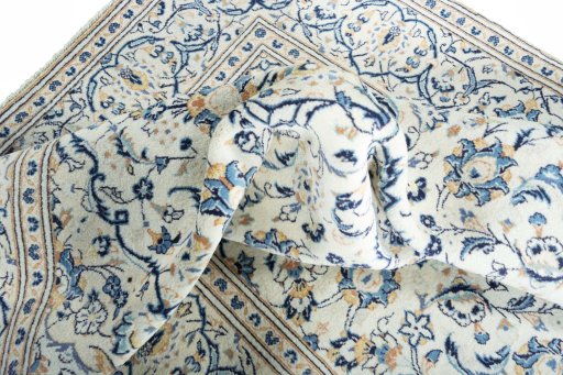 Surface texture of New Kashan rug with natural Wool and intricate pattern