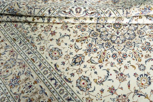Close-up detail of New Kashan rug from Iran / Persia showing Wool weave