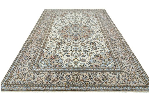 Surface texture of 2000s Kashan rug with natural Wool and intricate pattern