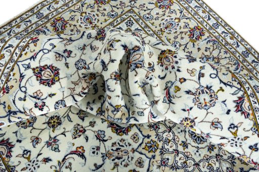 Surface texture of 2000s Kashan rug with natural Wool and intricate pattern
