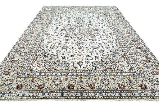 Surface texture of 2000s Kashan rug with natural Wool and intricate pattern