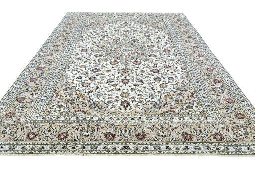Surface texture of 2000s Kashan rug with natural Wool and intricate pattern