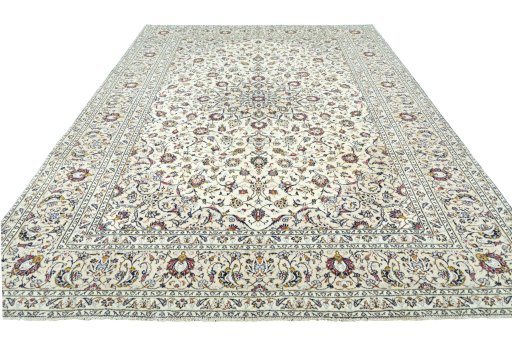 Surface texture of 2000s Kashan rug with natural Wool and intricate pattern