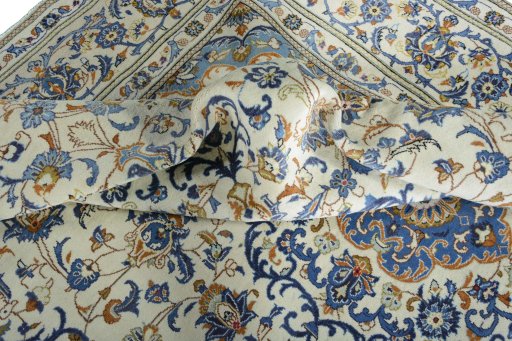 Surface texture of 2000s Kashan rug with natural Wool and intricate pattern