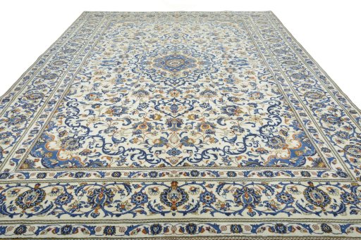 Surface texture of 2000s Kashan rug with natural Wool and intricate pattern