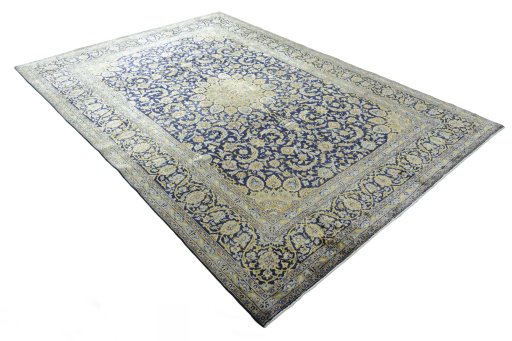 Close-up detail of New Kashan rug from Iran / Persia showing Cork weave
