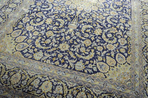Close-up detail of New Kashan rug from Iran / Persia showing Cork weave