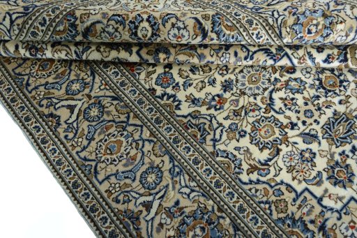 Close-up detail of New Kashan rug from Iran / Persia showing Wool weave