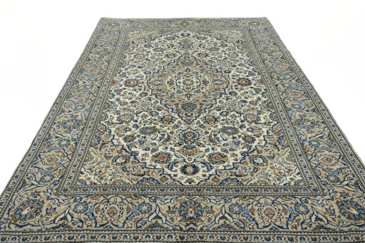 Surface texture of New Kashan rug with natural Wool and intricate pattern