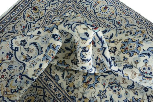 Surface texture of 2000s Kashan rug with natural Wool and intricate pattern