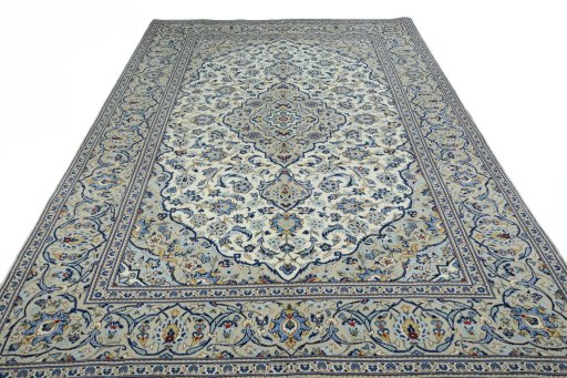 Surface texture of 2000s Kashan rug with natural Wool and intricate pattern