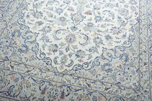 Close-up detail of New Kashan rug from Iran / Persia showing Wool weave