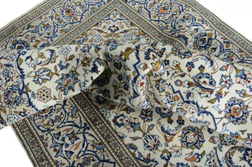 Surface texture of 2000s Kashan rug with natural Wool and intricate pattern