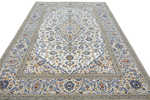 Surface texture of 2000s Kashan rug with natural Wool and intricate pattern