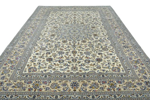 Surface texture of New Kashan rug with natural Wool and intricate pattern