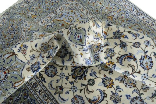 Surface texture of 2000s Kashan rug with natural Wool and intricate pattern