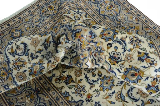 Surface texture of 2000s Kashan rug with natural Wool and intricate pattern