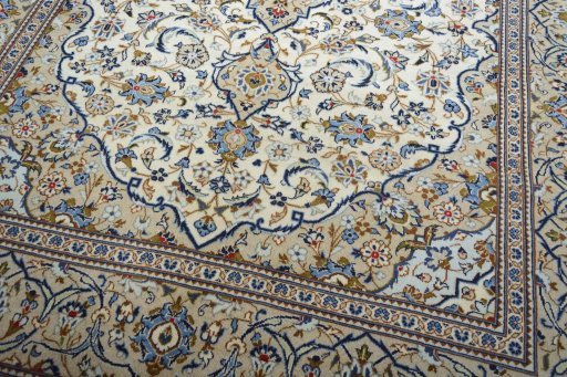 Close-up detail of New Kashan rug from Iran / Persia showing Wool weave