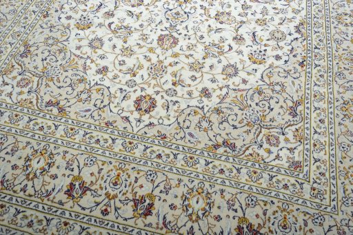 Close-up detail of New Kashan rug from Iran / Persia showing Wool weave