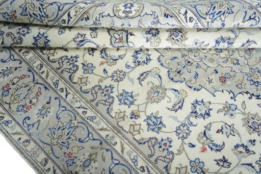 Surface texture of 2000s Kashan rug with natural Wool and intricate pattern