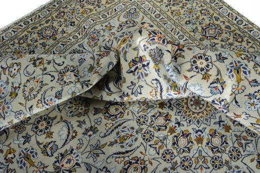 Surface texture of 2000s Kashan rug with natural Wool and intricate pattern