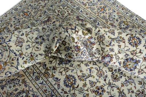 Surface texture of 2000s Kashan rug with natural Wool and intricate pattern