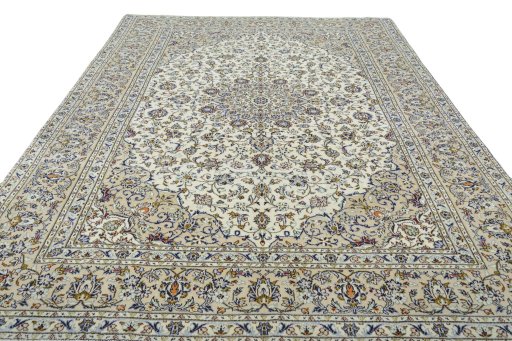 Surface texture of 2000s Kashan rug with natural Wool and intricate pattern