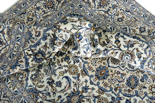 Surface texture of 2000s Kashan rug with natural Wool and intricate pattern