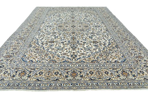 Surface texture of 2000s Kashan rug with natural Wool and intricate pattern