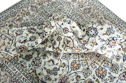 Surface texture of 2000s Kashan rug with natural Wool and intricate pattern