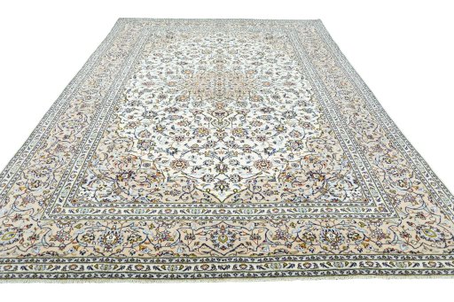 Surface texture of 2000s Kashan rug with natural Wool and intricate pattern