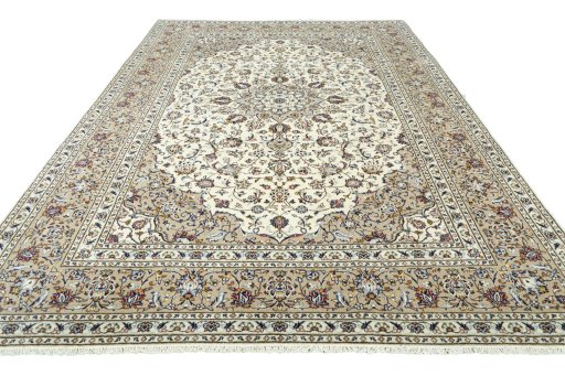 Surface texture of 2000s Kashan rug with natural Wool and intricate pattern