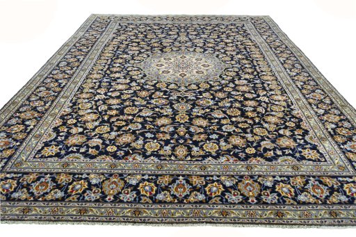 Surface texture of 2000s Kashan rug with natural Wool and intricate pattern