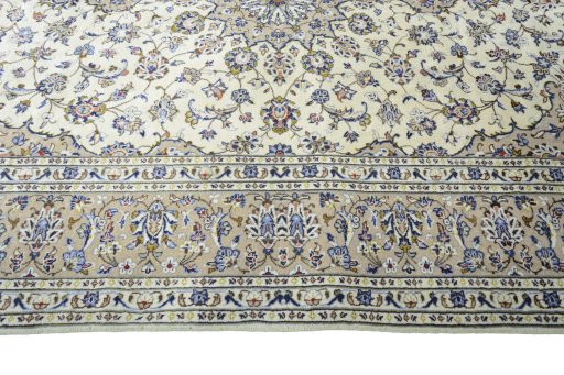 Corner detail of New Kashan rug showing border pattern and Wool pile