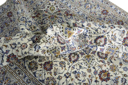 Surface texture of 2000s Kashan rug with natural Wool and intricate pattern