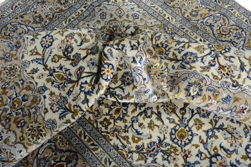 Surface texture of 2000s Kashan rug with natural Wool and intricate pattern