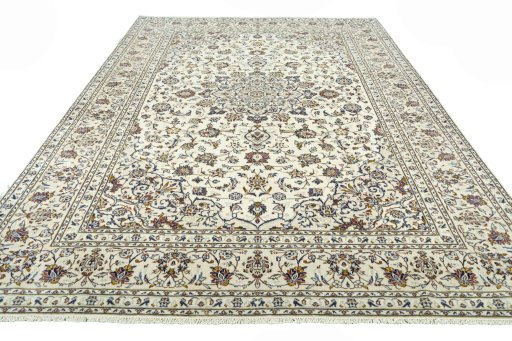 Surface texture of 2000s Kashan rug with natural Wool and intricate pattern
