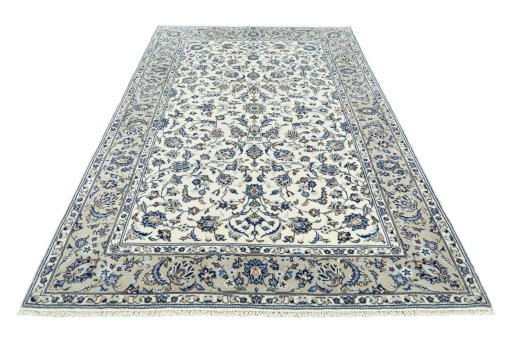 Surface texture of 2000s Kashan rug with natural Wool and intricate pattern