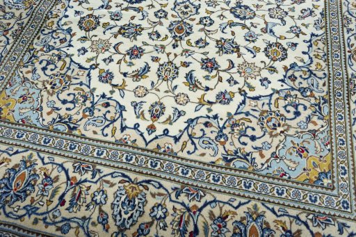 Close-up detail of New Kashan rug from Iran / Persia showing Wool weave