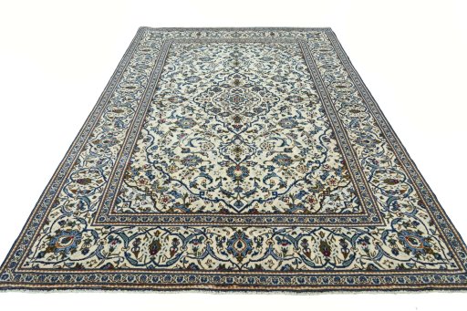 Surface texture of 2000s Kashan rug with natural Wool and intricate pattern